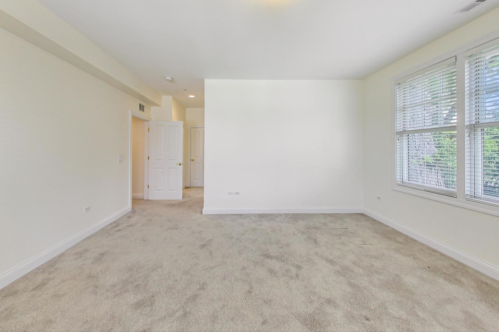 720 Green Bay Road, Unit 2D Winnetka, IL 60093 - Photo 17 of 41 an empty room with windows