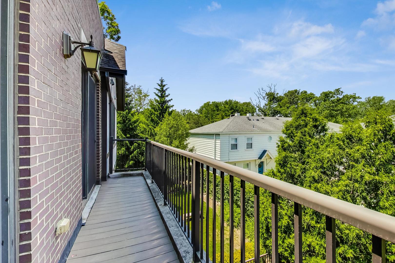 720 Green Bay Road, Unit 2D Winnetka, IL 60093 - Photo 28 of 41 a view of a house with brick walls
