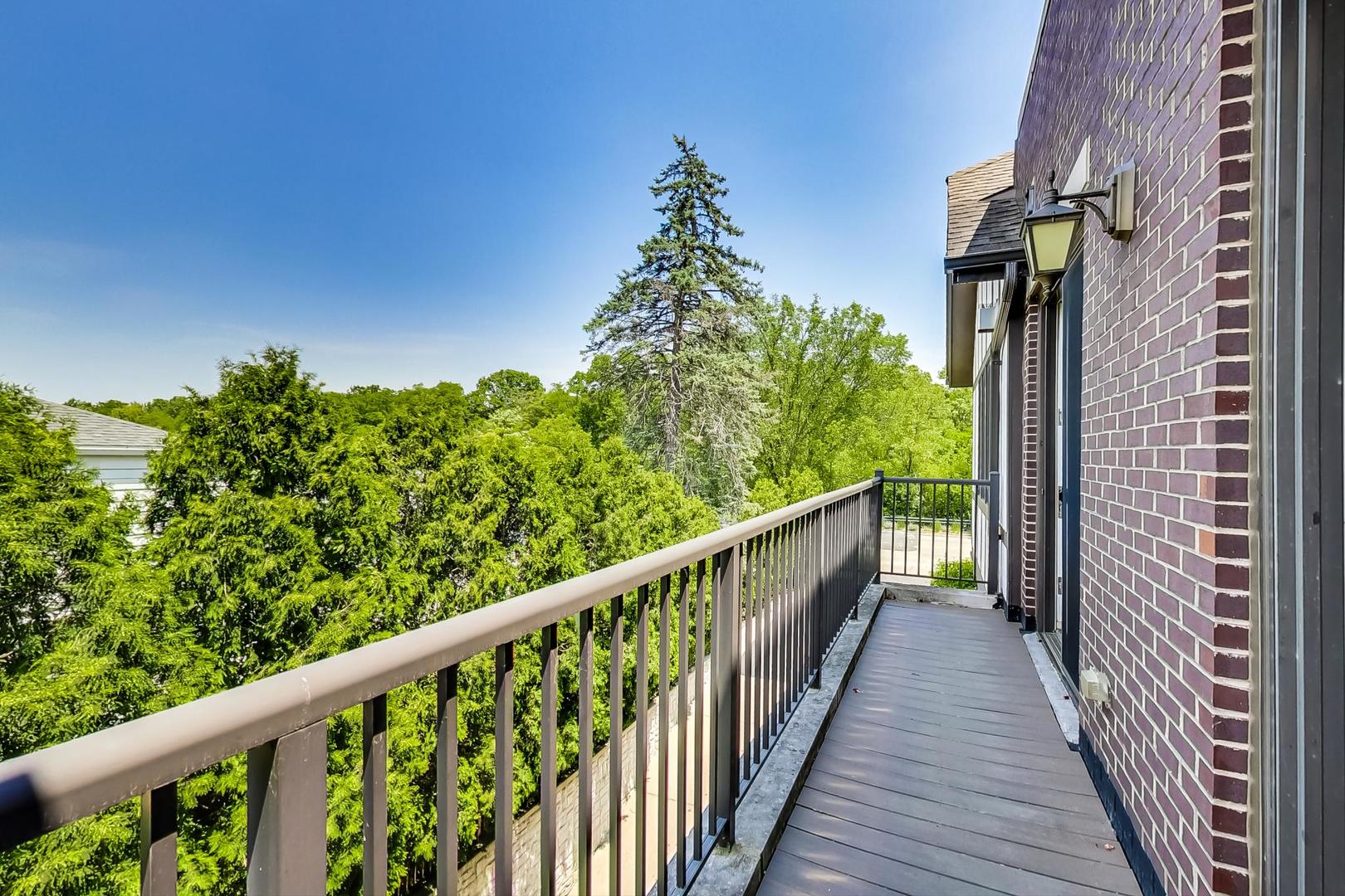 720 Green Bay Road, Unit 2D Winnetka, IL 60093 - Photo 29 of 41 a view of a balcony