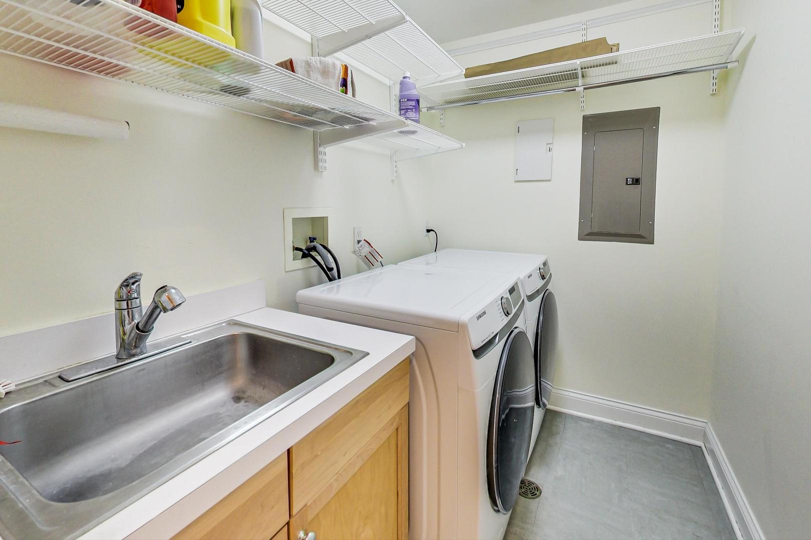 720 Green Bay Road, Unit 2D Winnetka, IL 60093 - Photo 31 of 41 a utility room with cabinets and washer