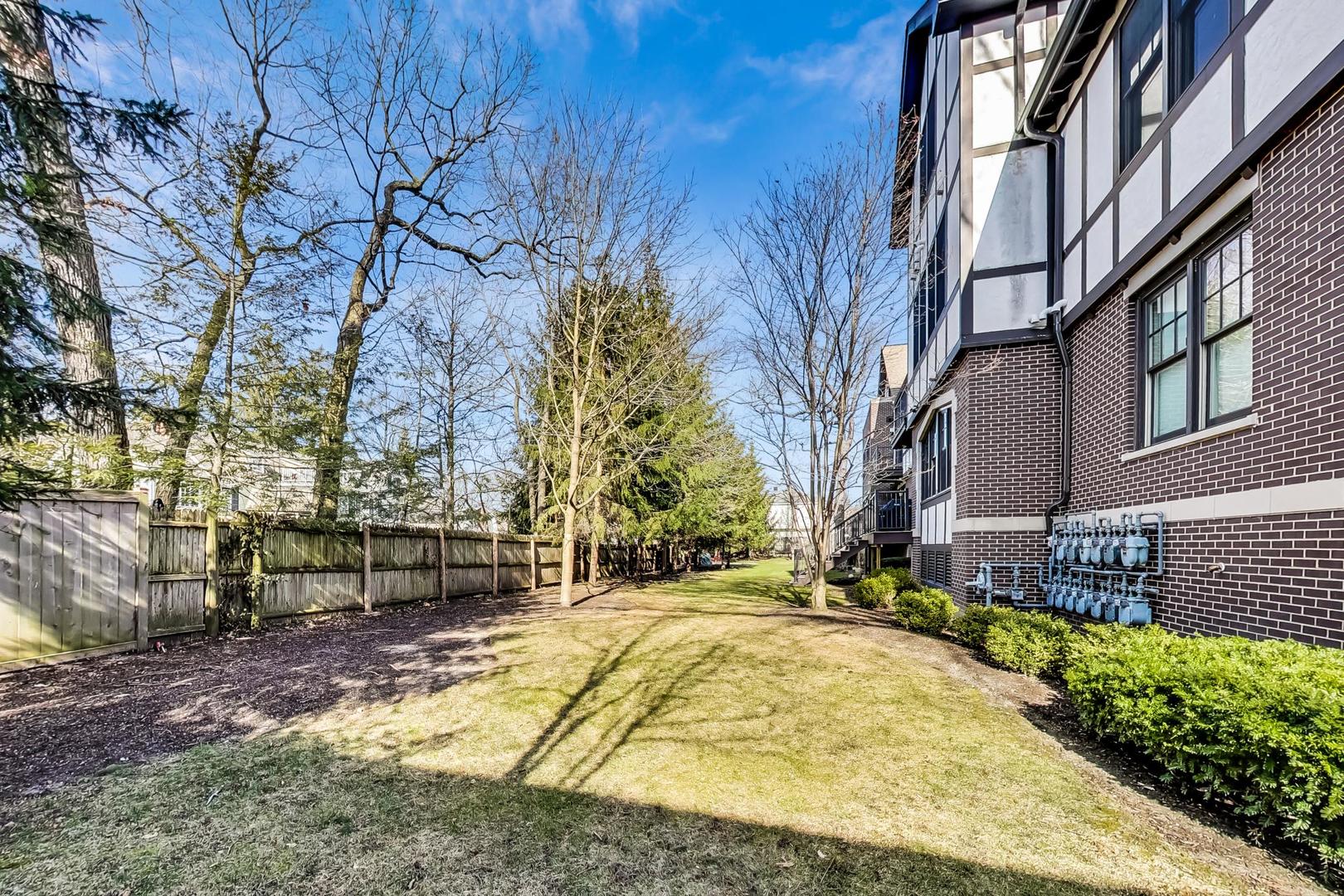 720 Green Bay Road, Unit 2D Winnetka, IL 60093 - Photo 35 of 41 a view of street with large trees