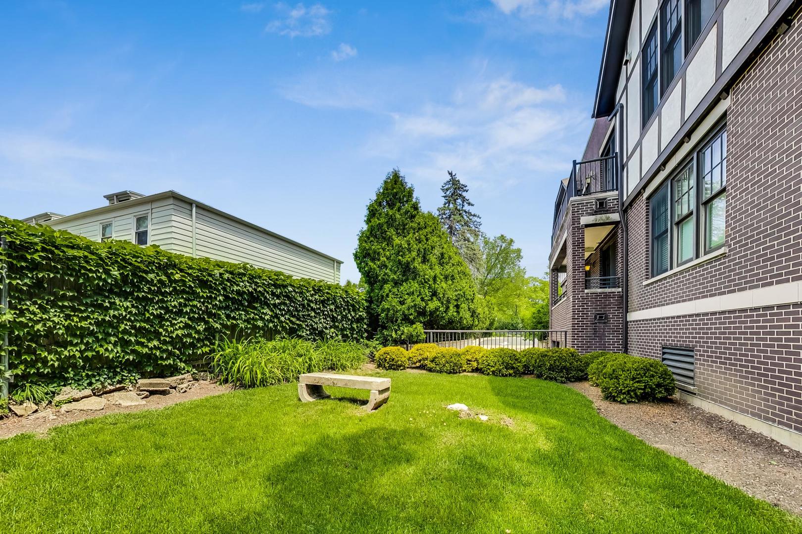 720 Green Bay Road, Unit 2D Winnetka, IL 60093 - Photo 38 of 41 a garden with trees in front of it