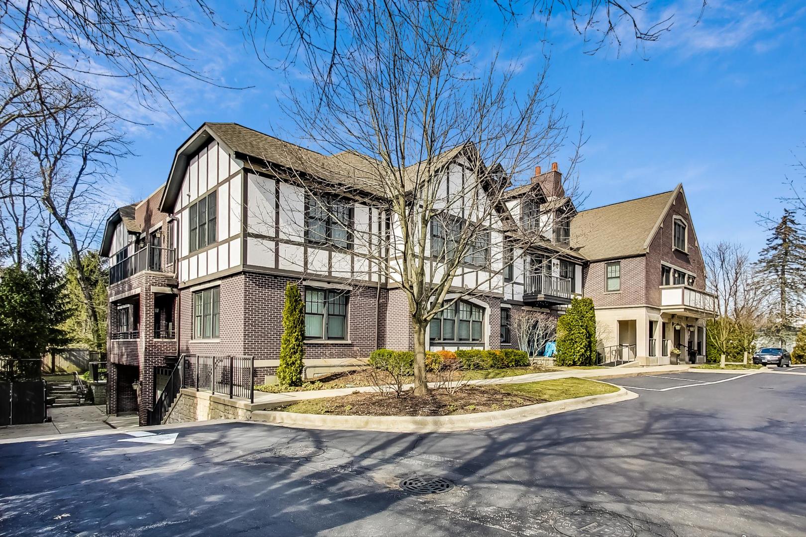 720 Green Bay Road, Unit 2D Winnetka, IL 60093 - Photo 41 of 41 a view of a building with a street