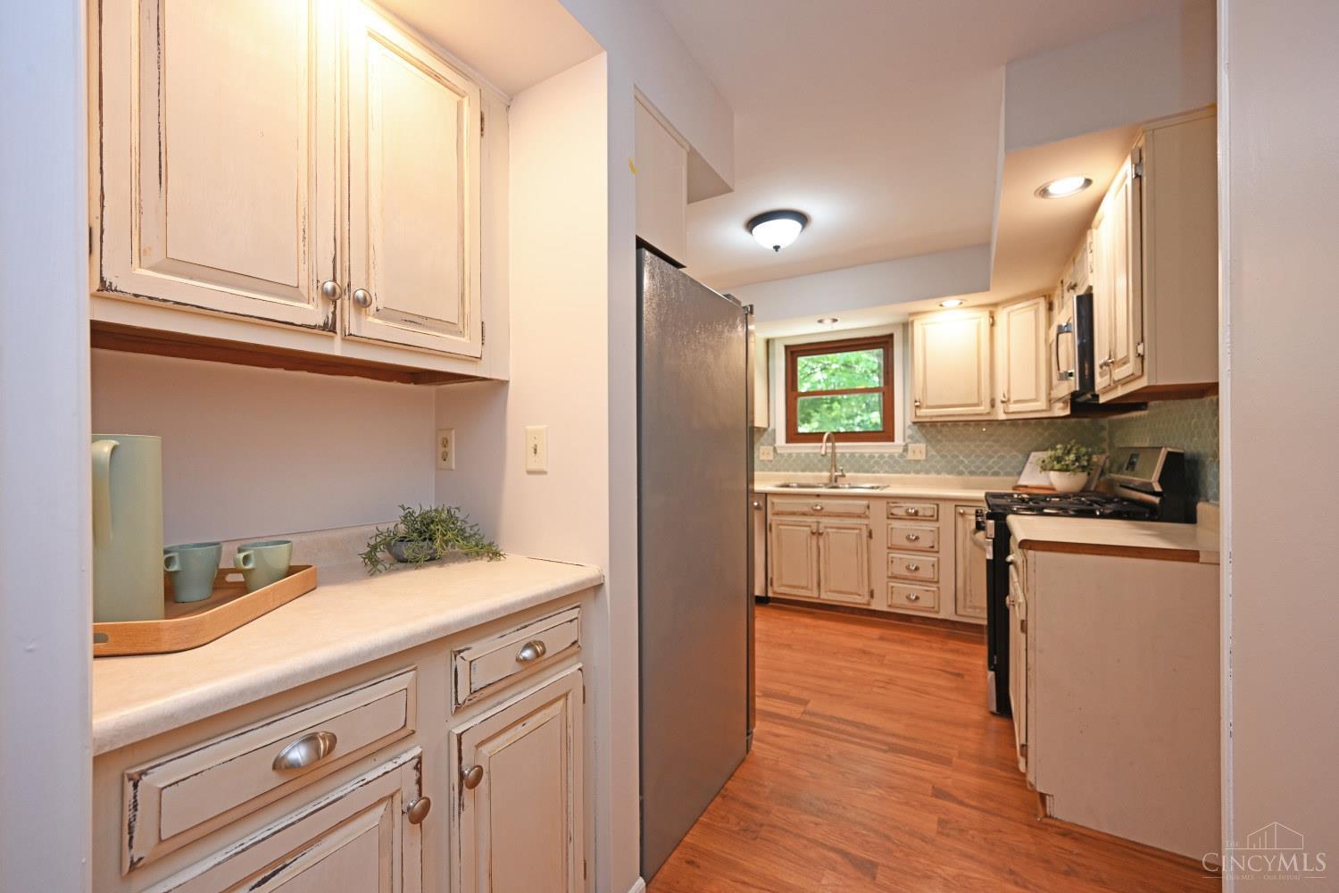 6415 Roth Ridge Drive Loveland, OH 45140 - Photo 9 of 63 Gallery Image 9
