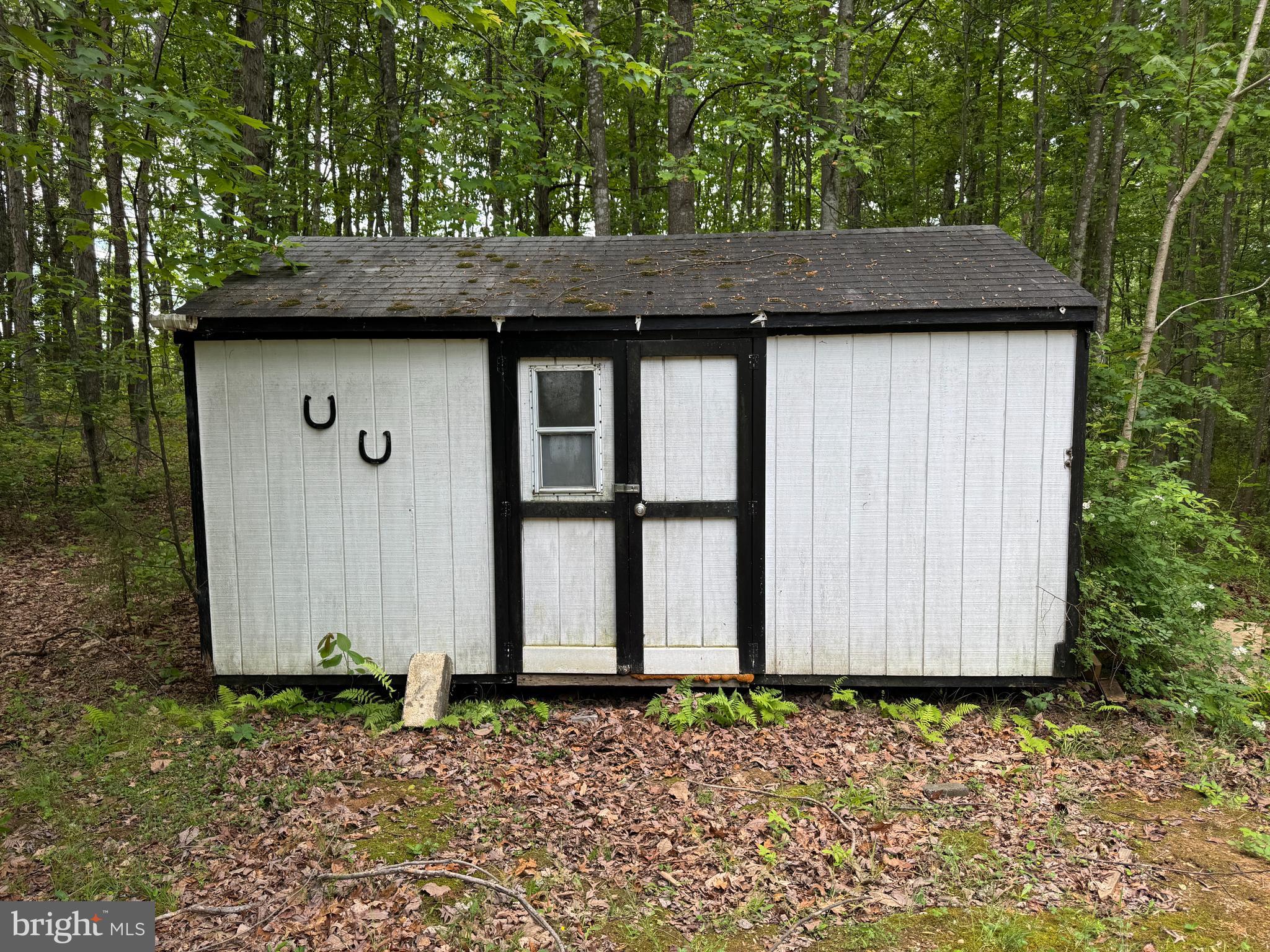 9216 Lawyers Road Spotsylvania, VA 22551 - Photo 18 of 19 a backyard of a house
