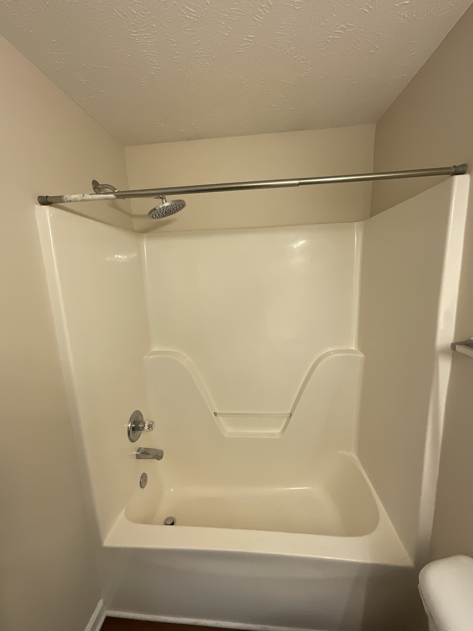 304 Shoshone Place Murfreesboro, TN 37128 - Photo 17 of 29 a bathroom with a shower and a bath tub