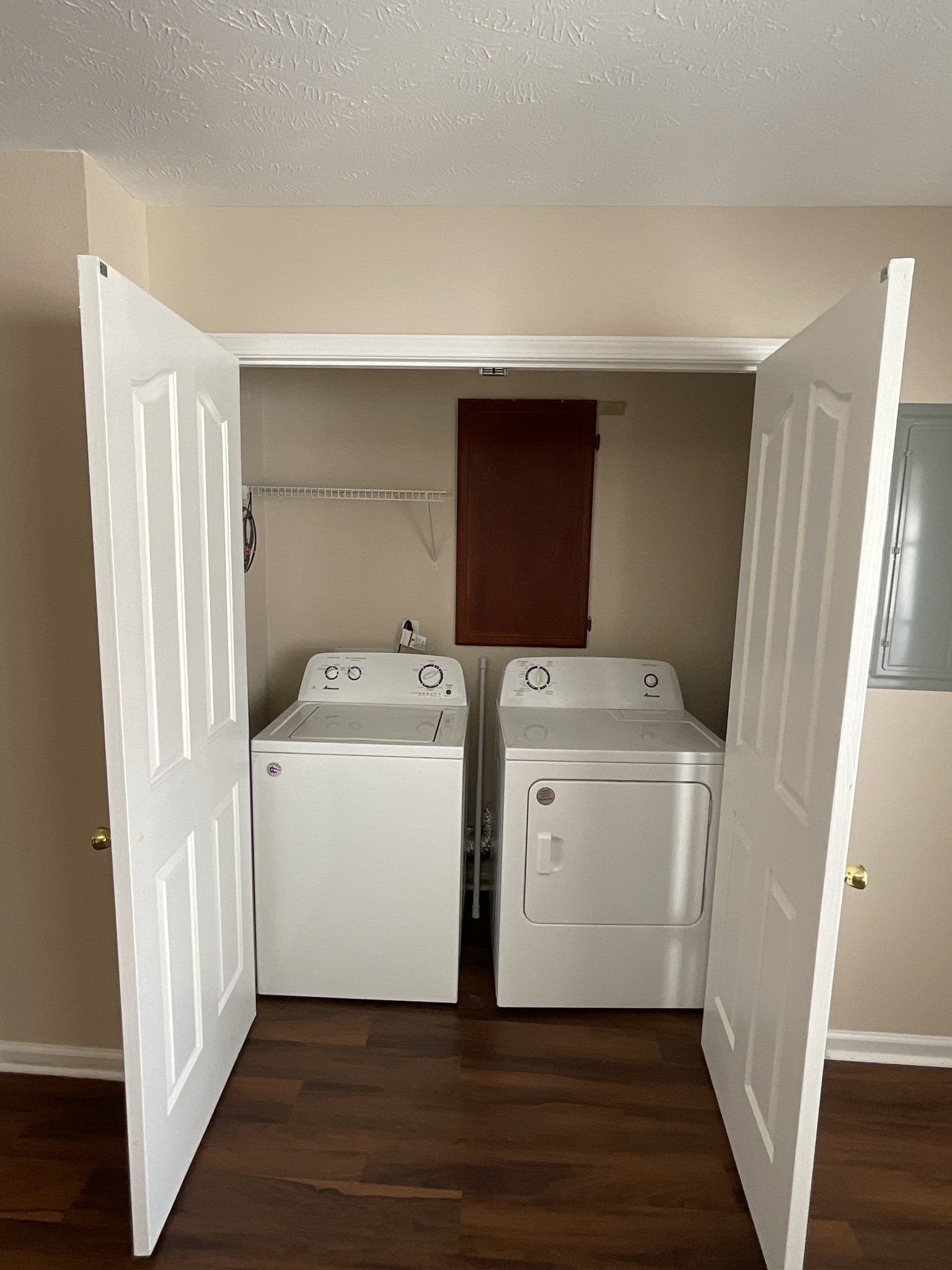 304 Shoshone Place Murfreesboro, TN 37128 - Photo 10 of 29 a view of utility room with washer and dryer