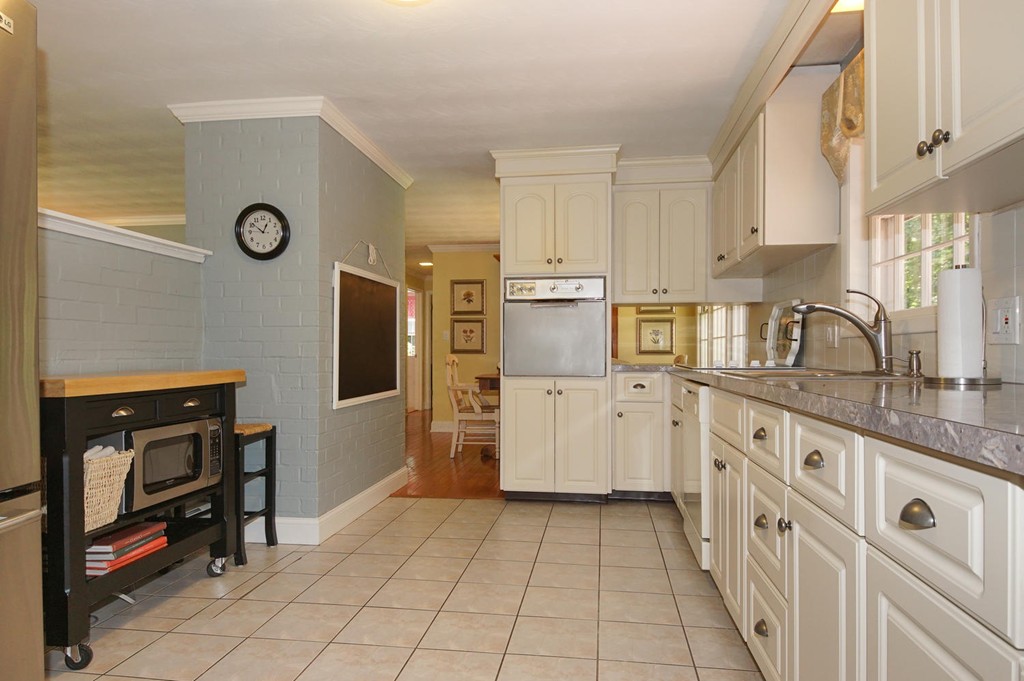 14 Raleigh Road Framingham, MA 01701 - Photo 11 of 30