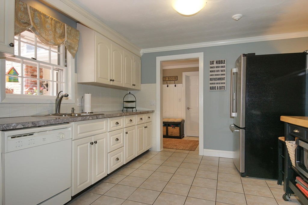 14 Raleigh Road Framingham, MA 01701 - Photo 9 of 30