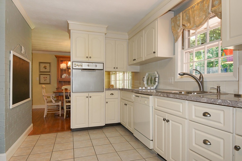 14 Raleigh Road Framingham, MA 01701 - Photo 10 of 30