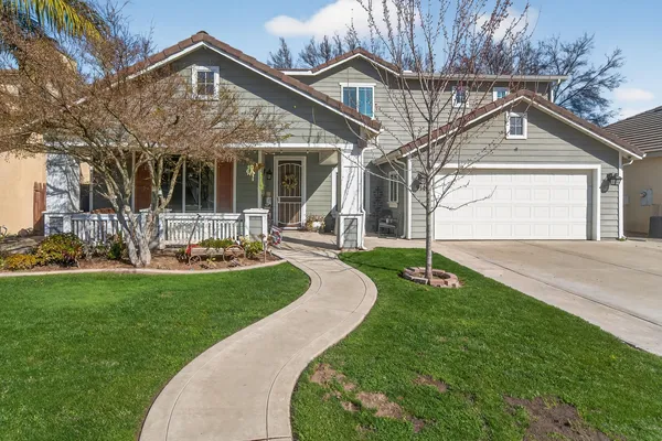 $494,999 | 914 West Russell Avenue, Visalia, CA 93277