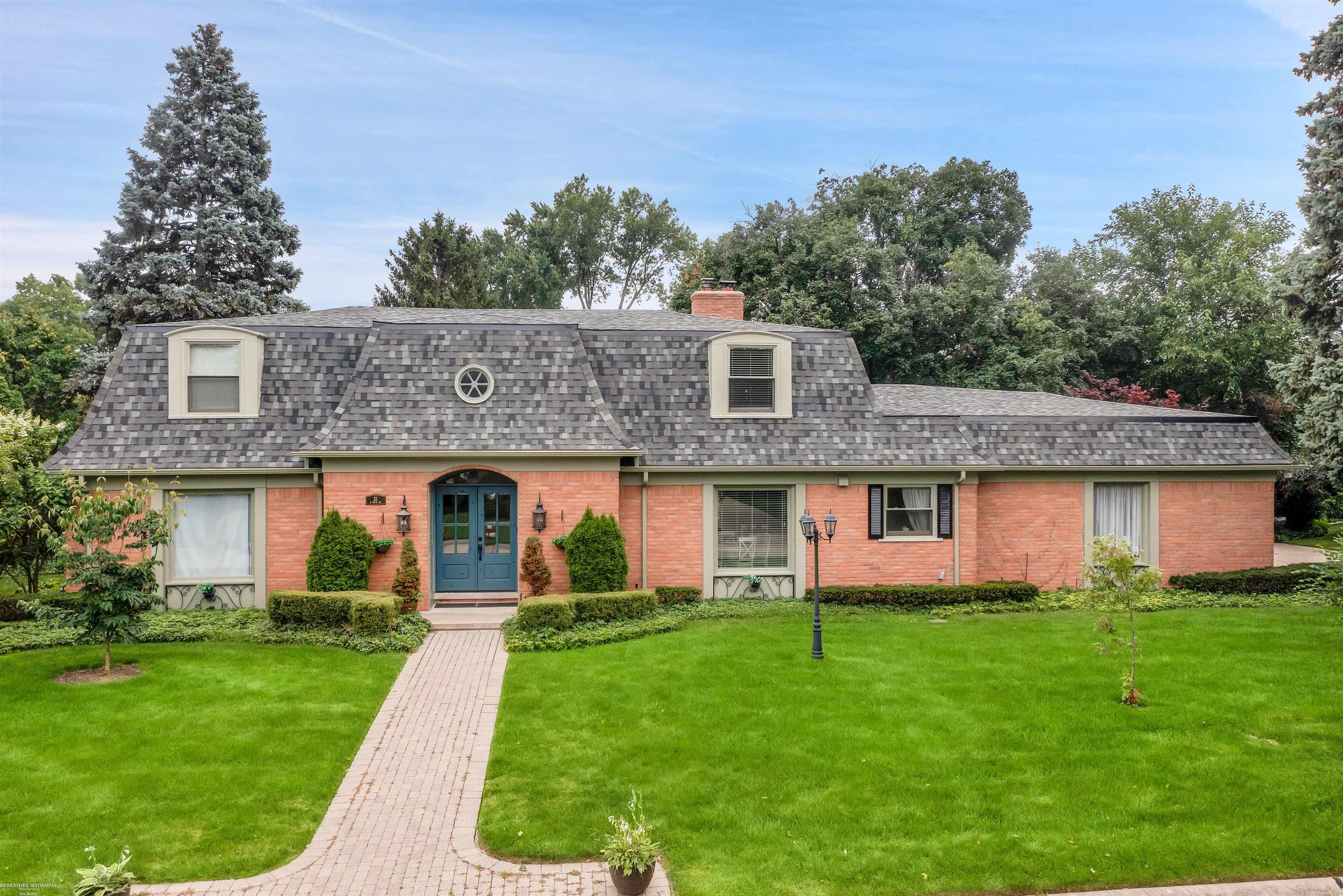 31 North Duval Road Grosse Pointe, MI 48236 - Photo 2 of 55 50118441-1.JPG
