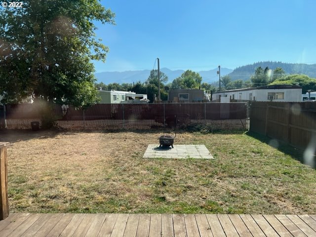 485 East 2nd Avenue Riddle, OR 97469 - Photo 23 of 25 a view of a backyard