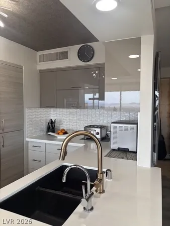 $2,800 | 3111 Bel Air Drive, Unit 21B, Las Vegas, NV 89109