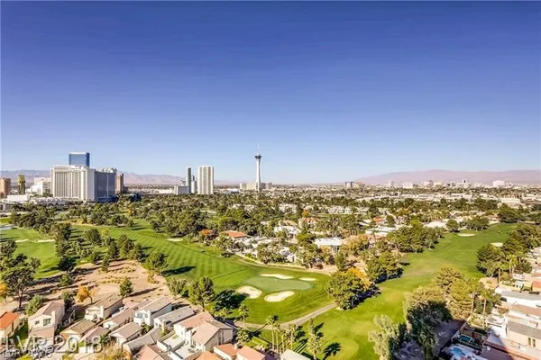 $2,800 | 3111 Bel Air Drive, Unit 21B, Las Vegas, NV 89109