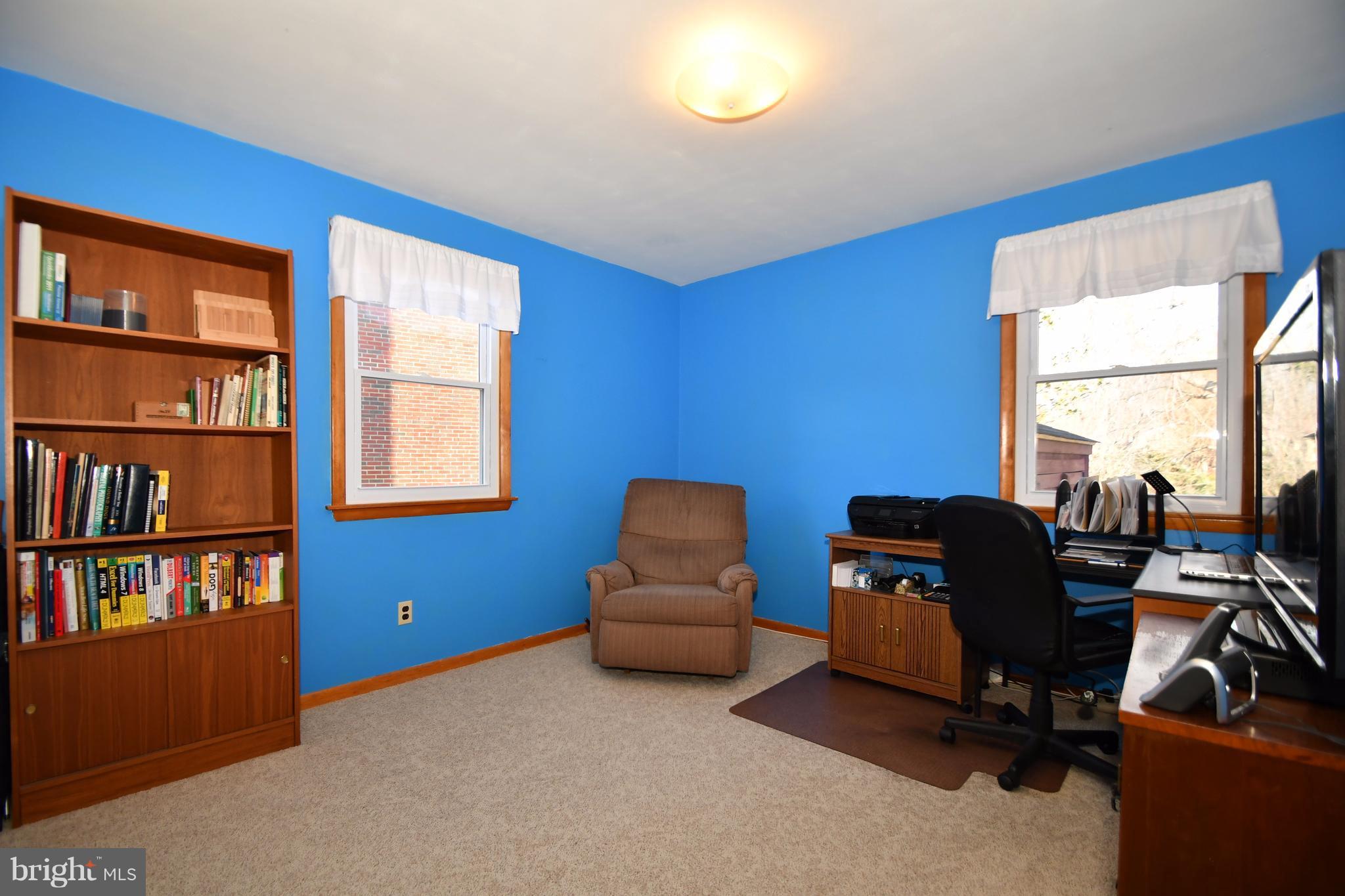 4314 Camellia Road Baltimore, MD 21236 - Photo 15 of 30 a livingroom with workspace and a window
