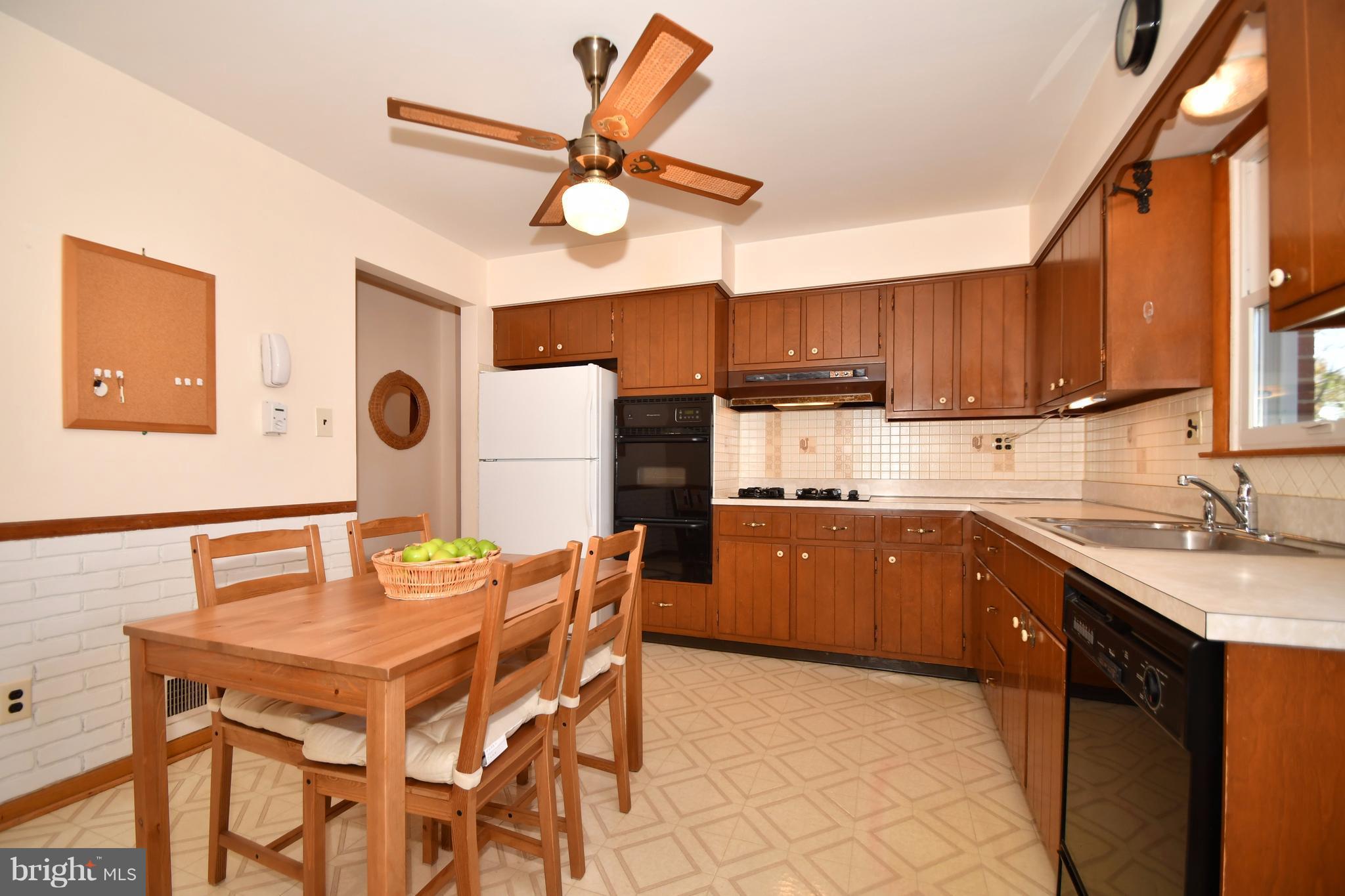 4314 Camellia Road Baltimore, MD 21236 - Photo 10 of 30 a kitchen with a dining table and chairs