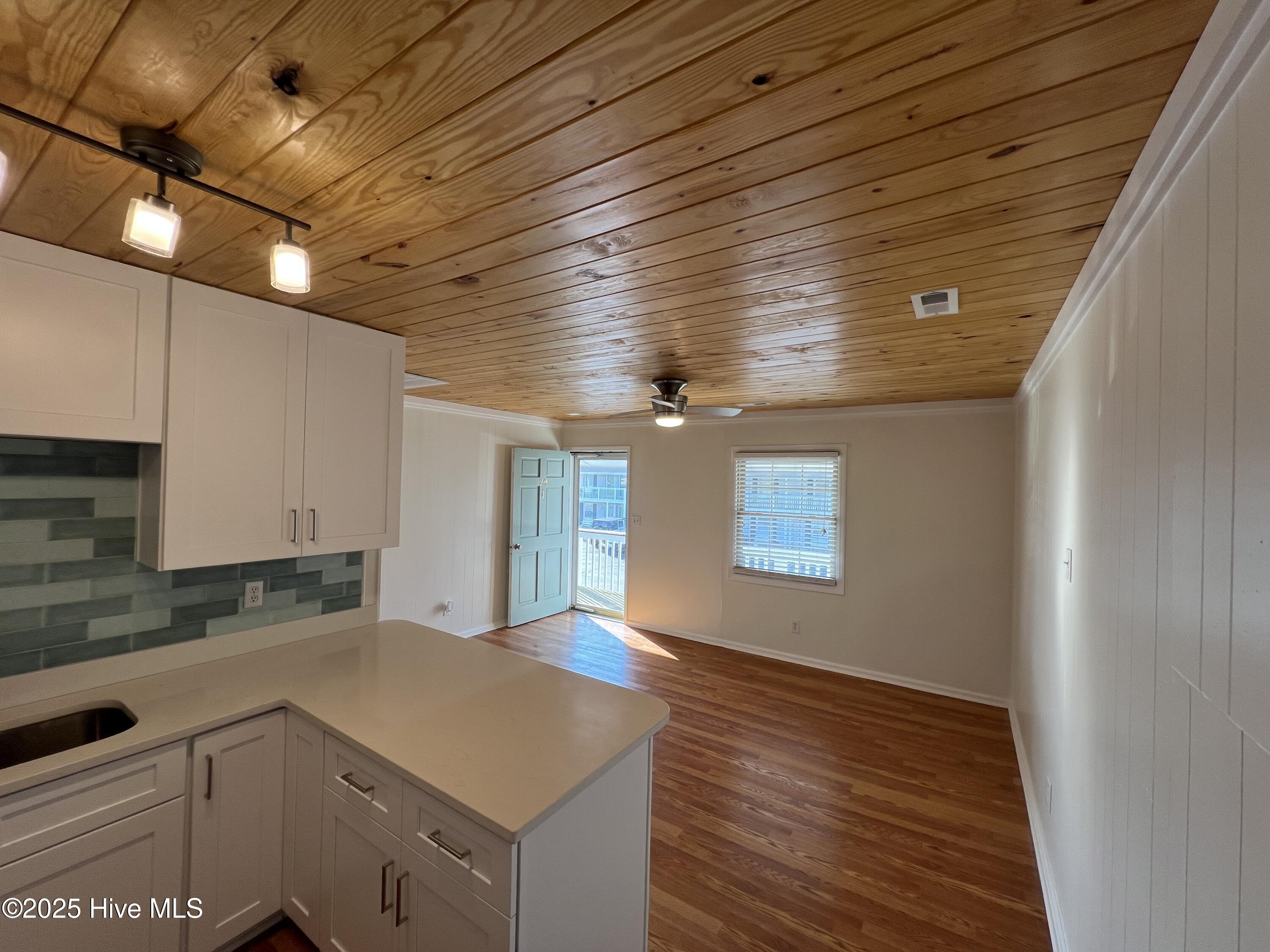 127 Old Causeway Road, Unit 29 Atlantic Beach, NC 28512 - Photo 4 of 15 Kitchen to Living