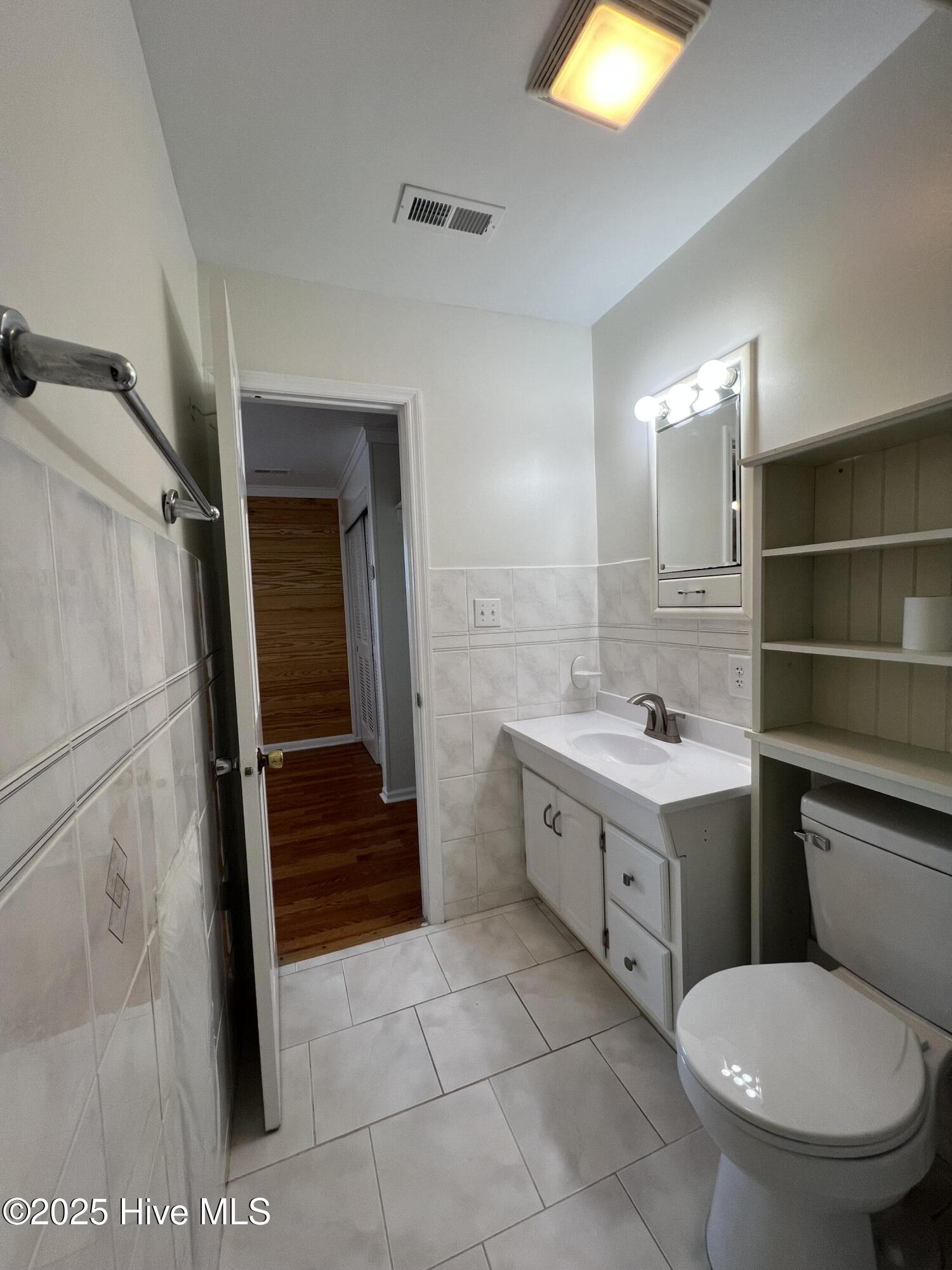 127 Old Causeway Road, Unit 29 Atlantic Beach, NC 28512 - Photo 9 of 15 Bathroom