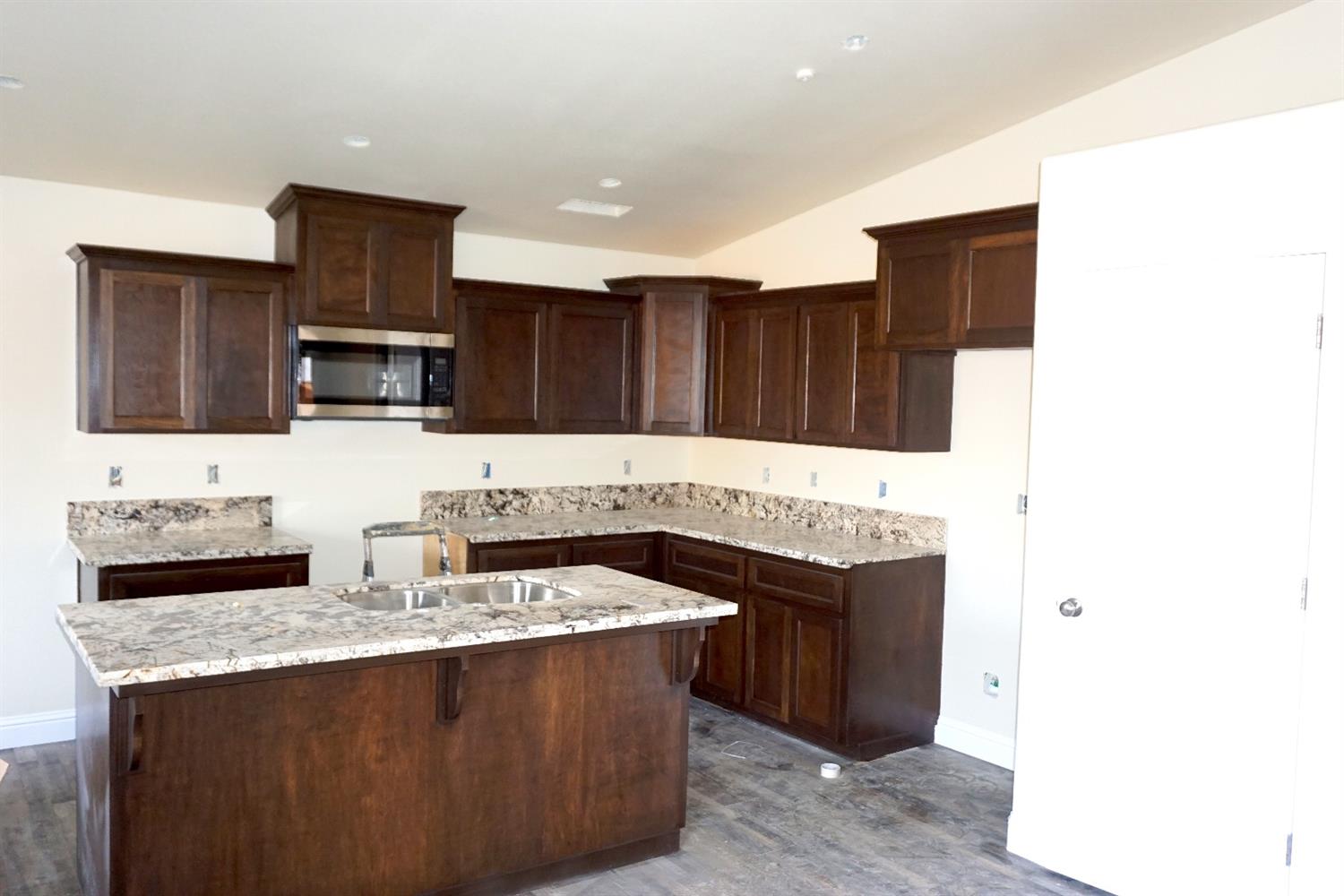 1023 Riverside Drive Madera, CA 93638 - Photo 3 of 11 Gallery Image 3