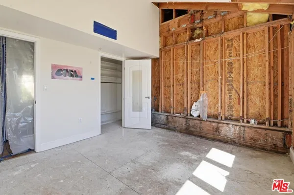 a view of empty room with floor to ceiling window