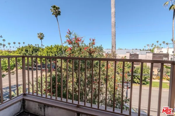 $1,975,000 | 2004 Idaho Avenue, Santa Monica, CA 90403