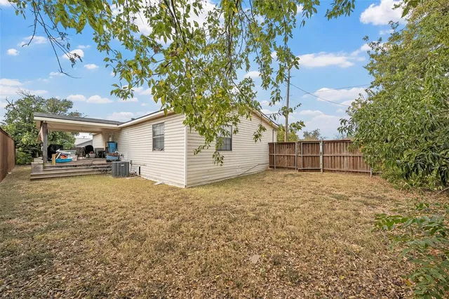 $189,000 | 210 West 9th Street, McGregor, TX 76657
