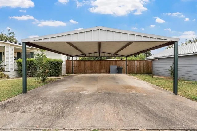 $189,000 | 210 West 9th Street, McGregor, TX 76657