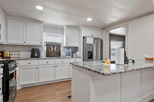 $189,000 | 210 West 9th Street, McGregor, TX 76657