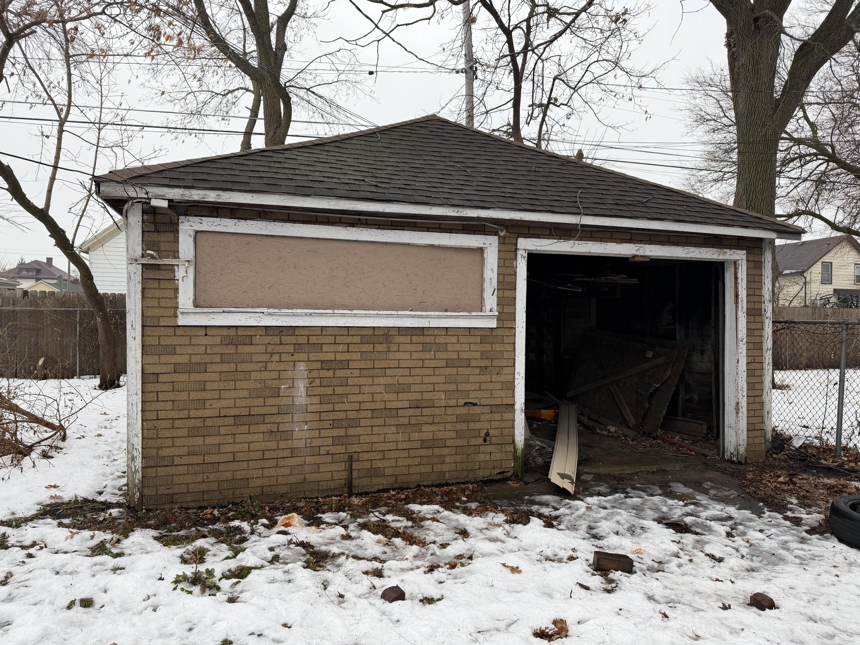 1723 Erie Street Racine, WI 53402 - Photo 8 of 13 Garage