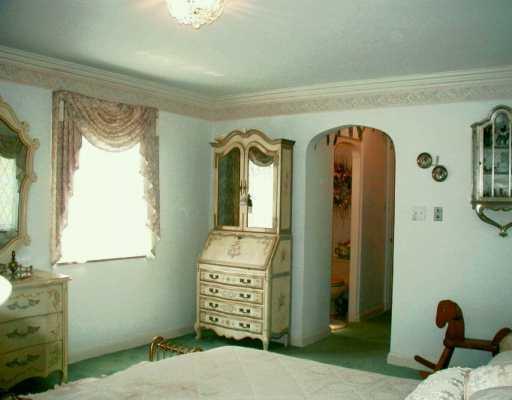 1180 Greentree Road Green Tree, PA 15220 - Photo 5 of 8 Master Bedroom.