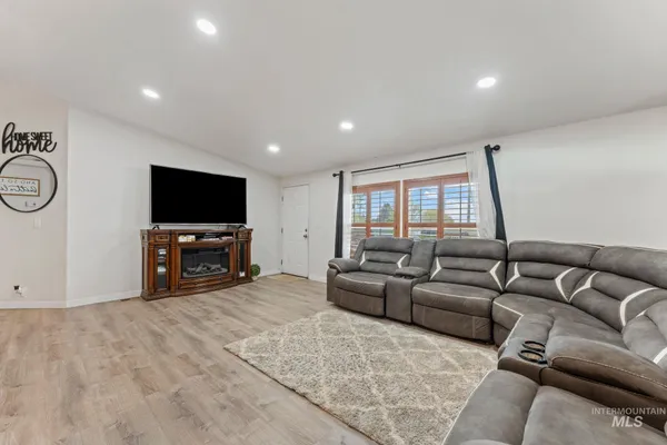 $450,000 | 508 Silver Beach Drive, Jerome, ID 83338