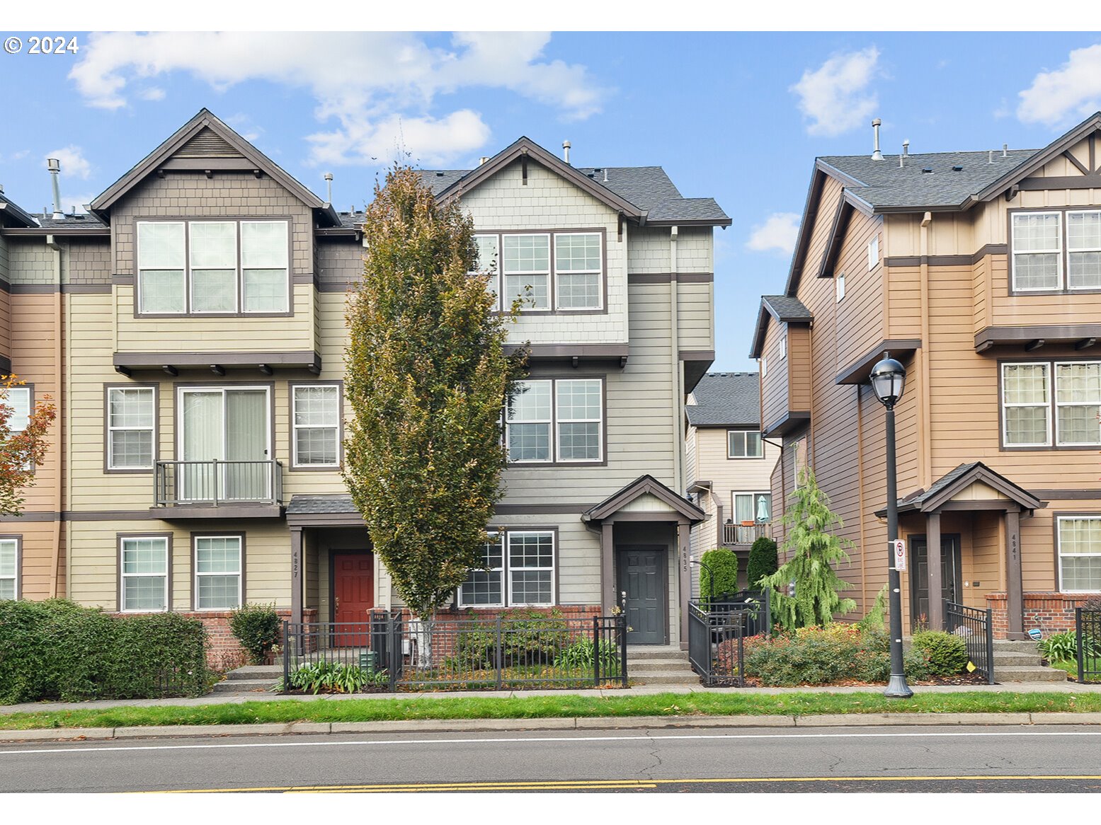 4835 Southeast Davis Road Hillsboro, OR 97123 - Photo 2 of 32 Gallery Image 2