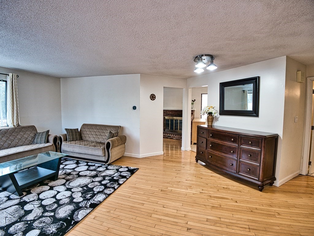 91 Mountain Gate Road, Unit 91 Ashland, MA 01721 - Photo 3 of 32 Gallery Image 3