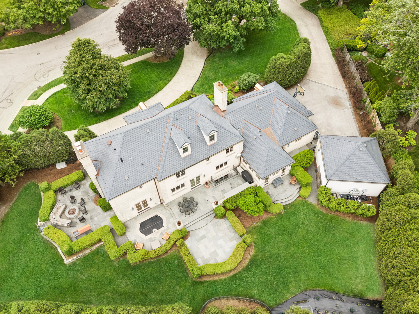 325 Princeton Road Hinsdale, IL 60521 - Photo 50 of 55 an aerial view of a house having outdoor space