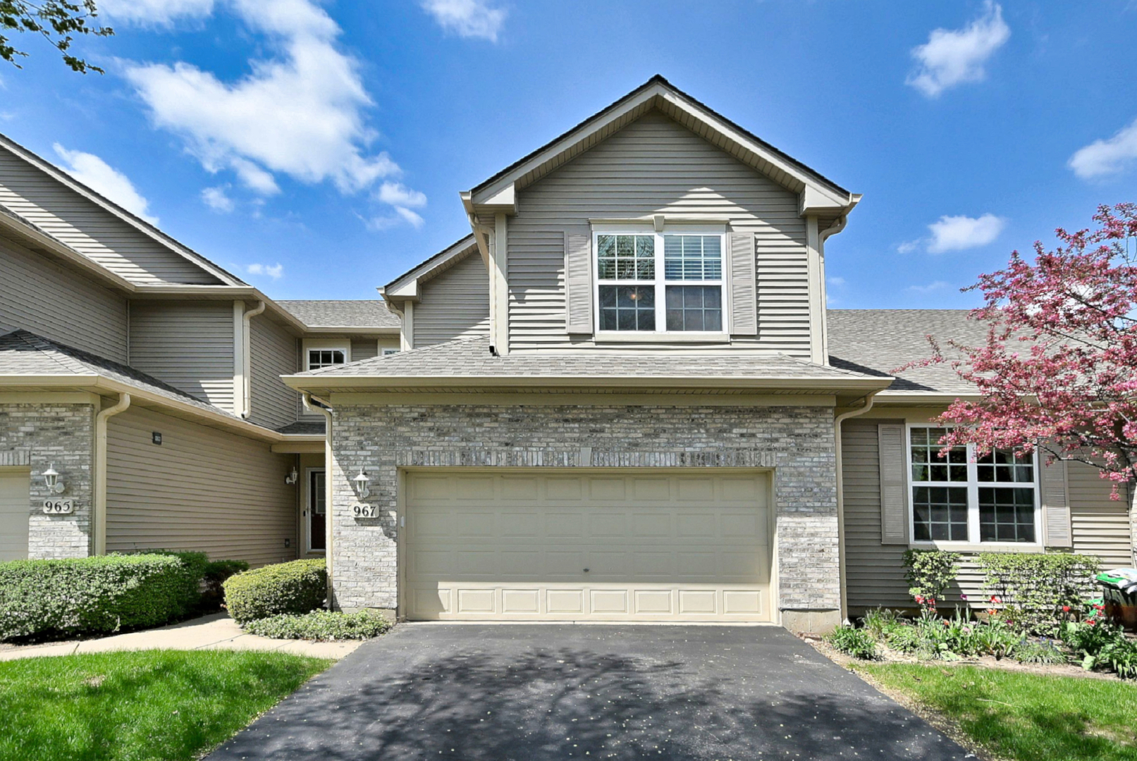 967 Oak Ridge Boulevard Elgin, IL 60120 - Photo 2 of 30