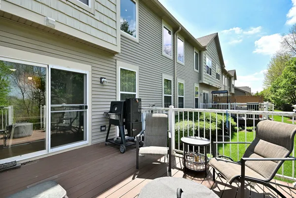 $350,000 | 967 Oak Ridge Boulevard, Elgin, IL 60120