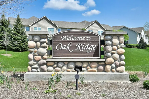 $350,000 | 967 Oak Ridge Boulevard, Elgin, IL 60120