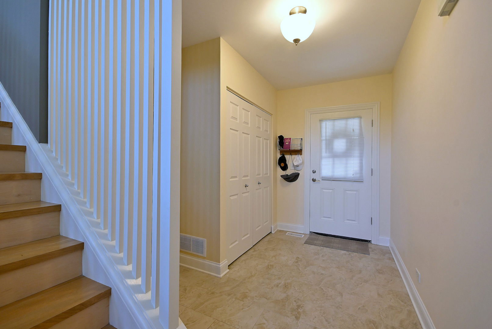 967 Oak Ridge Boulevard Elgin, IL 60120 - Photo 4 of 30