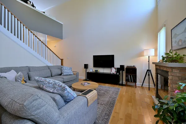 $350,000 | 967 Oak Ridge Boulevard, Elgin, IL 60120