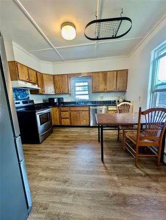 $3,600 | 18 Bedlow Avenue, Newport, RI 02840