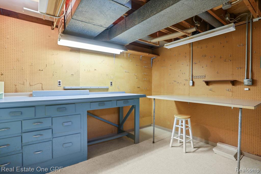 724 South Rosedale Court Grosse Pointe Woods, MI 48080 - Photo 28 of 31