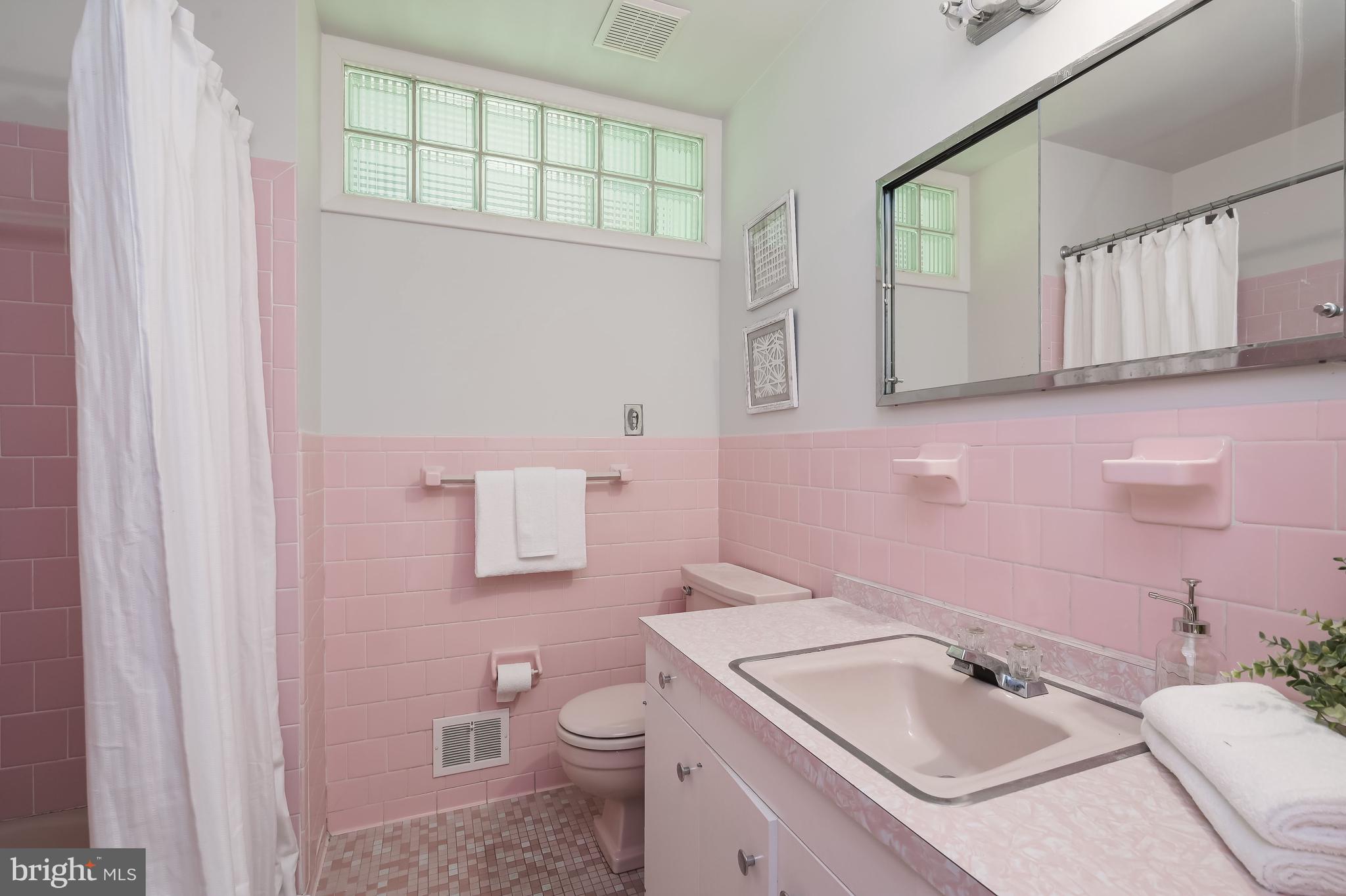 61 Belfast Road Lutherville-Timonium, MD 21093 - Photo 27 of 36 Full Bathroom