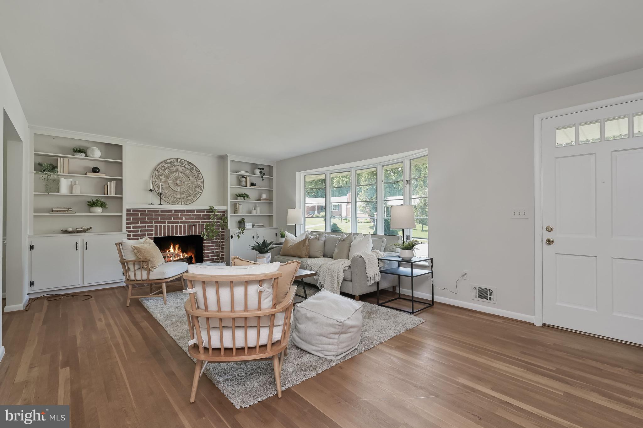 61 Belfast Road Lutherville-Timonium, MD 21093 - Photo 7 of 36 Living Room