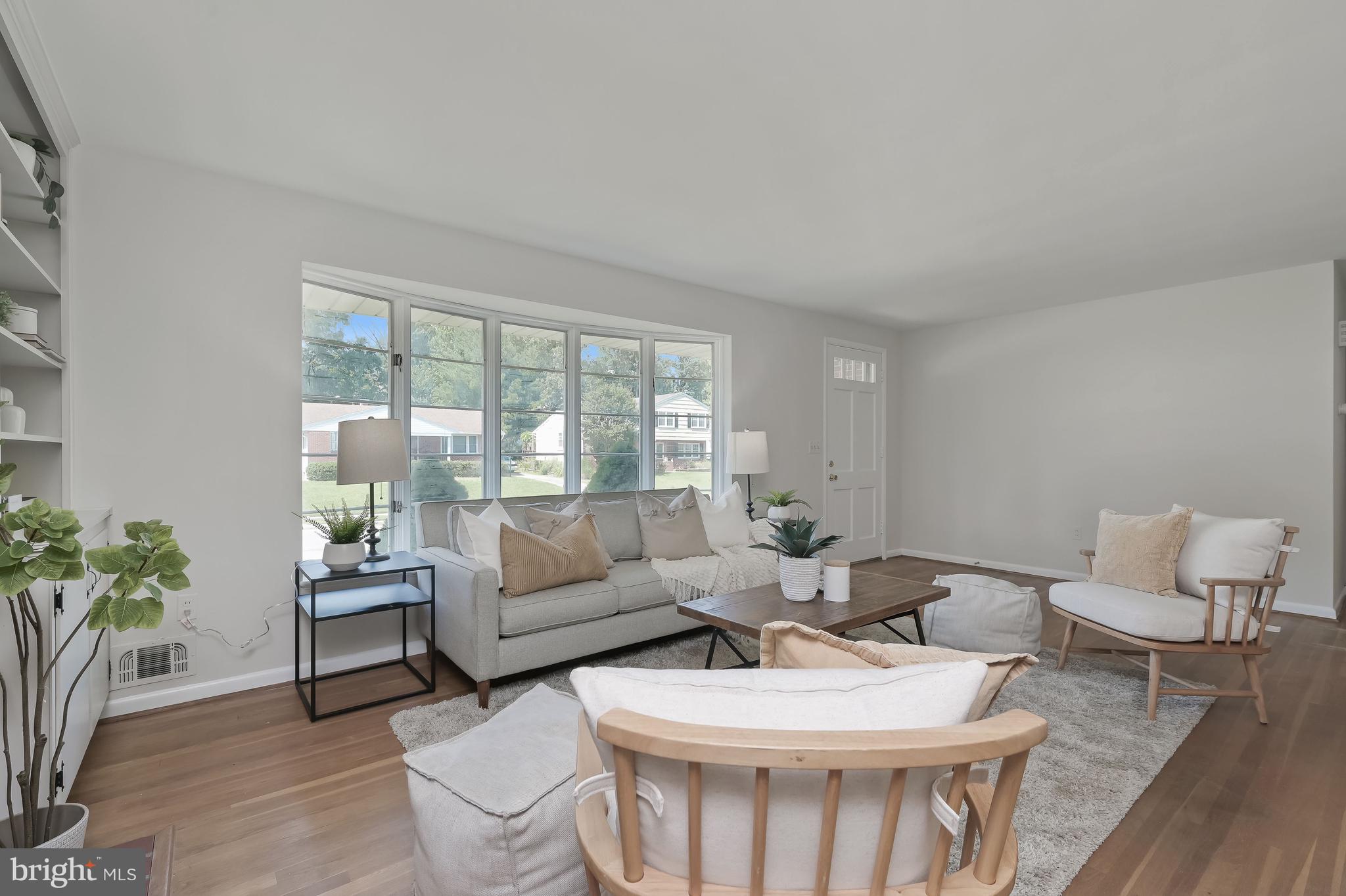 61 Belfast Road Lutherville-Timonium, MD 21093 - Photo 8 of 36 Living Room