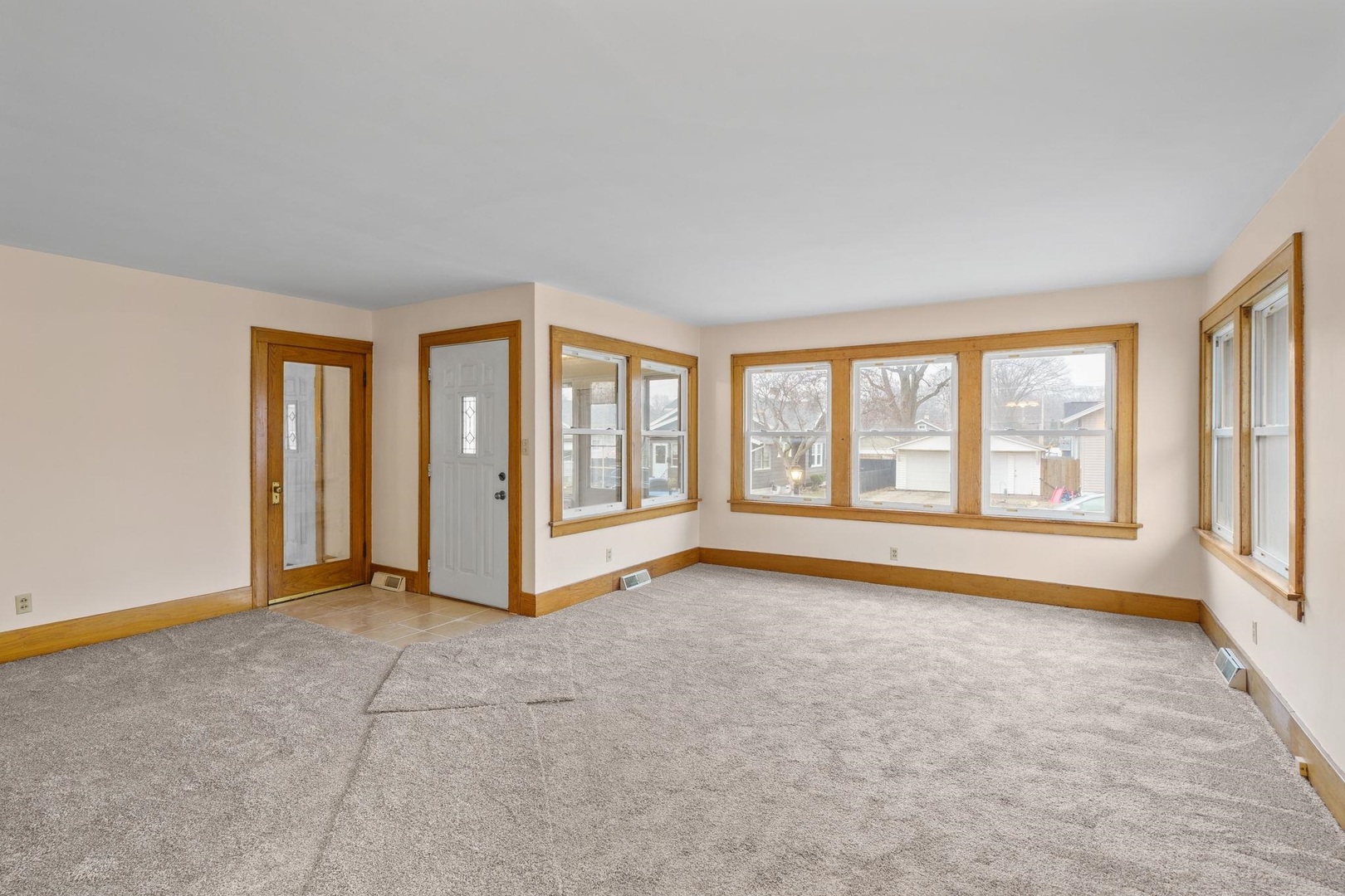 2327 6th Street Moline, IL 61265 - Photo 7 of 22 an empty room with windows