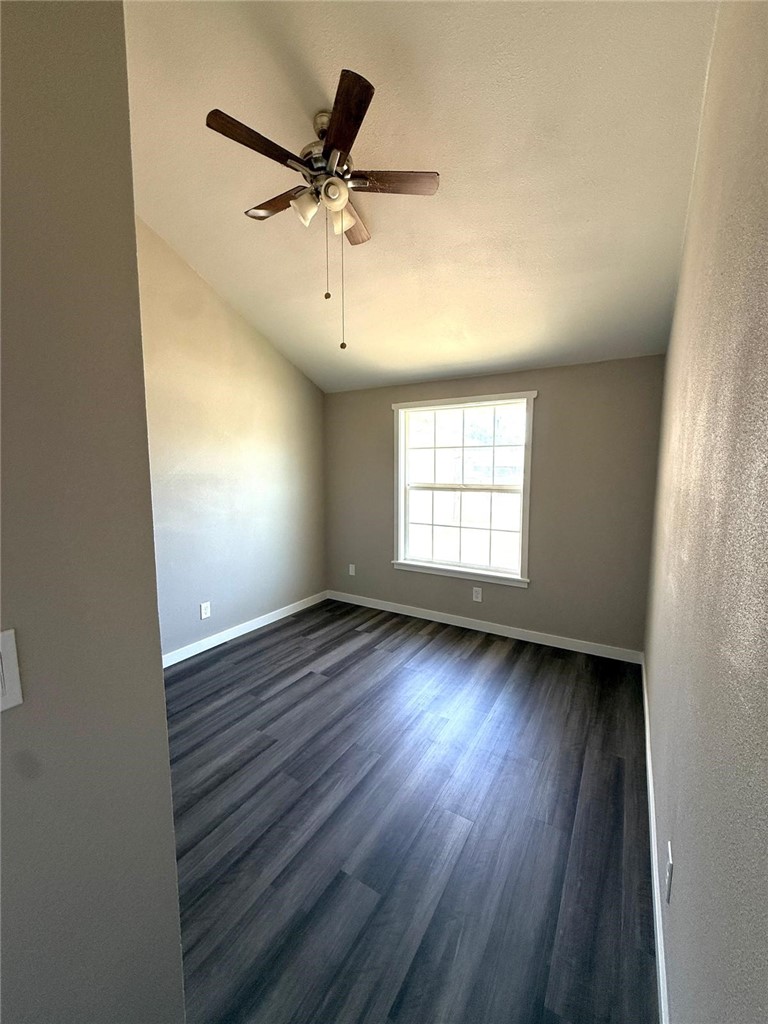 44251 Raysack Avenue Lancaster, CA 93535 - Photo 17 of 24 Bedroom 2