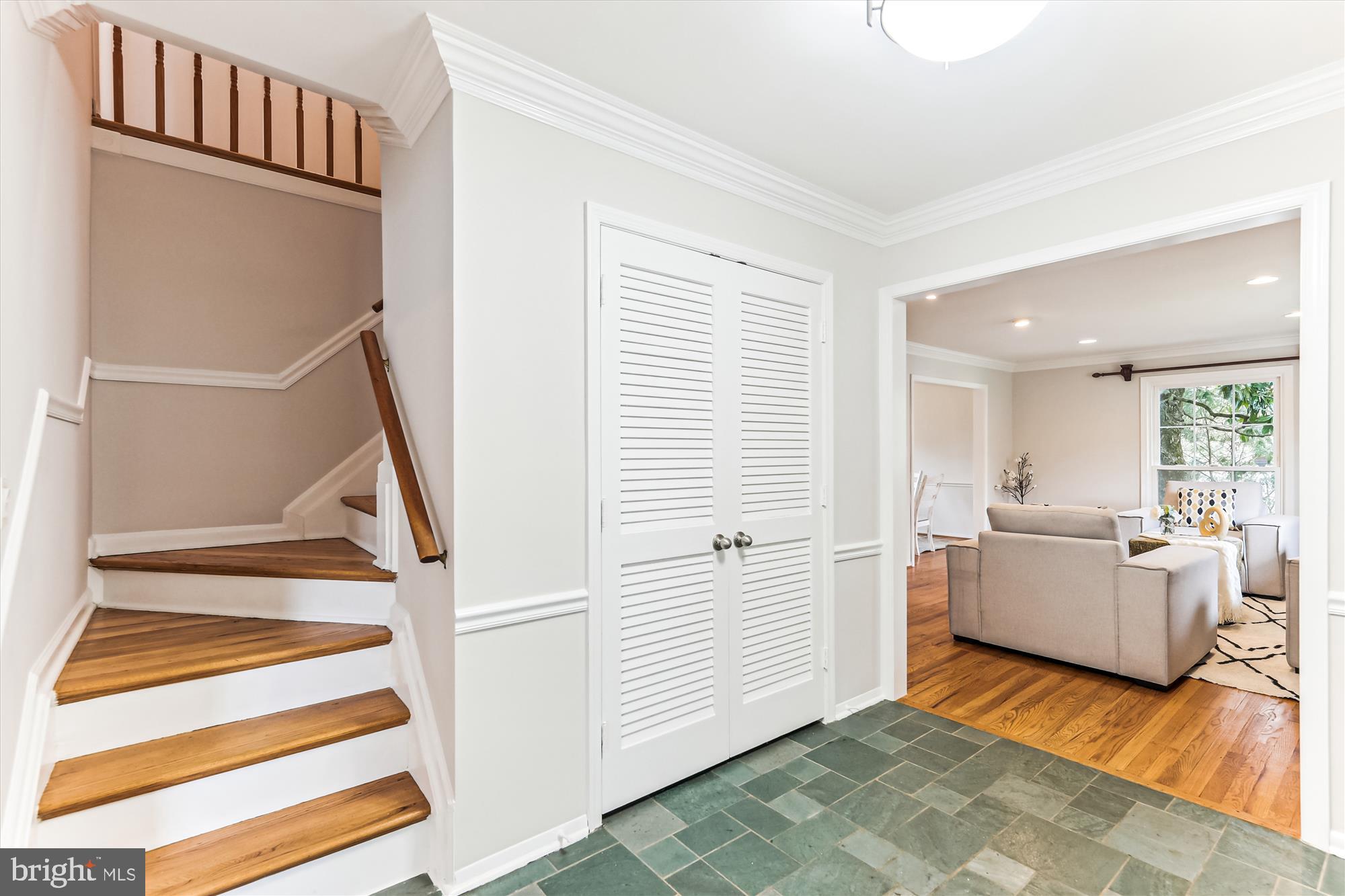 8500 Fox Run Potomac, MD 20854 - Photo 2 of 61 Foyer