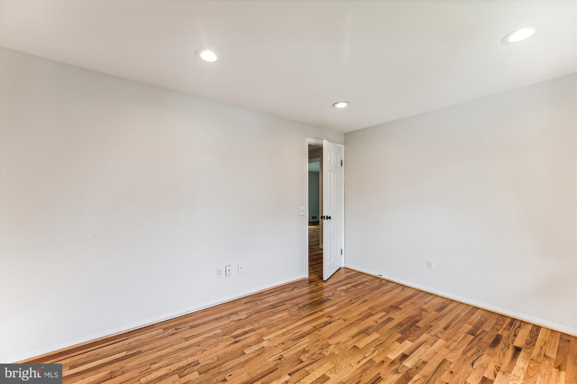 8500 Fox Run Potomac, MD 20854 - Photo 26 of 61 Bedroom 2