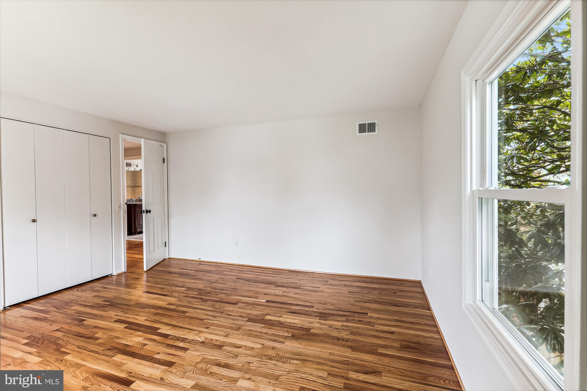 8500 Fox Run Potomac, MD 20854 - Photo 28 of 61 Bedroom 3